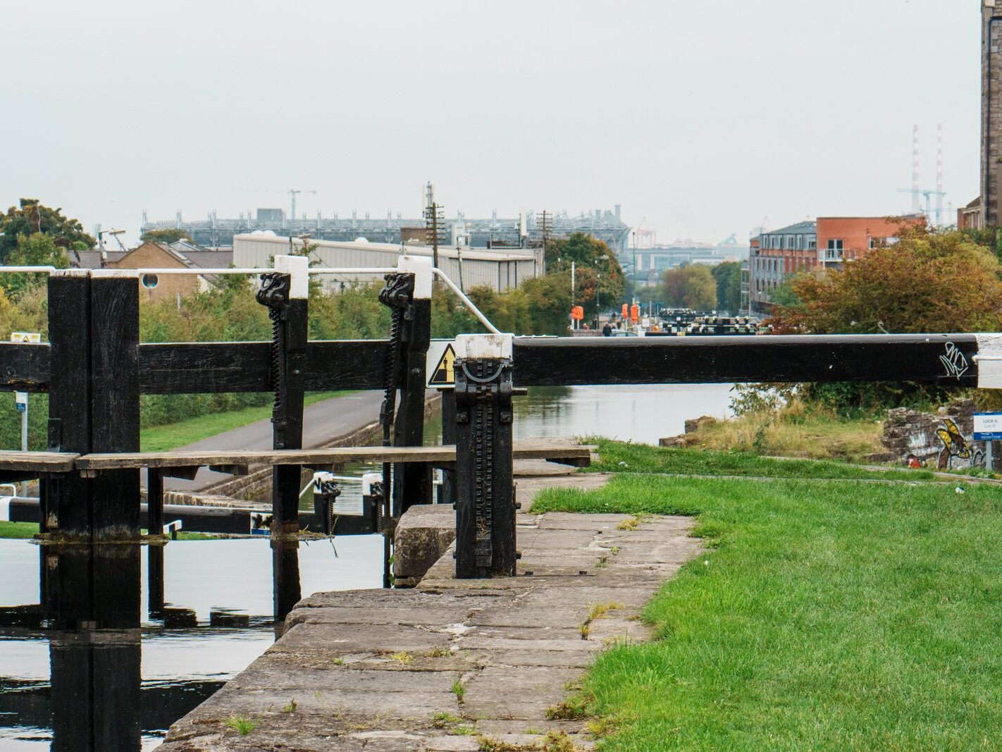 BETWEEN LOCK 5 AND LOCK 6 [ROYAL CANAL DUBLIN]-241089-1