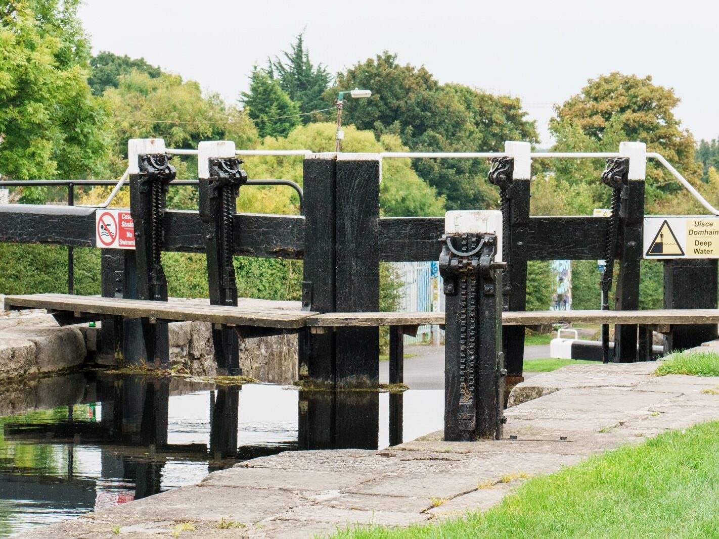 BETWEEN LOCK 5 AND LOCK 6 [ROYAL CANAL DUBLIN]-241092-1