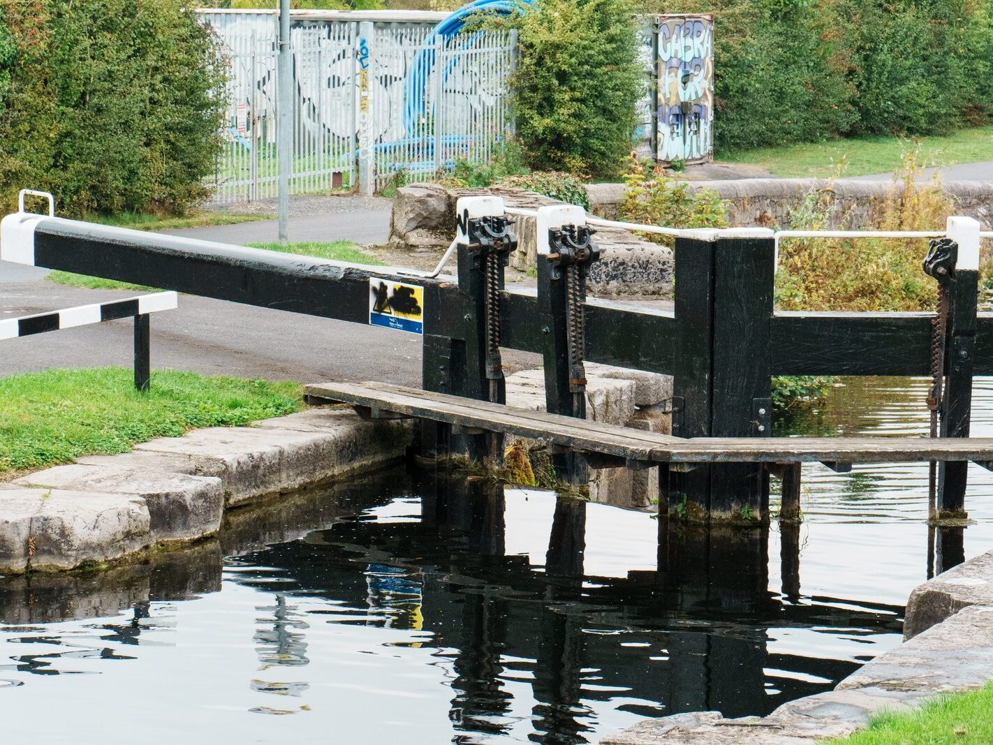 BETWEEN LOCK 5 AND LOCK 6 [ROYAL CANAL DUBLIN]-241099-1