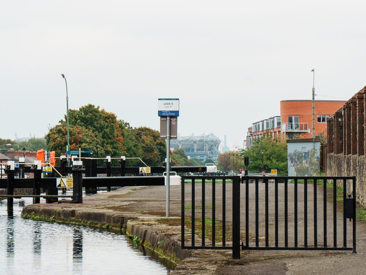 BETWEEN LOCK 5 AND LOCK 6 [ROYAL CANAL DUBLIN]-241118-1