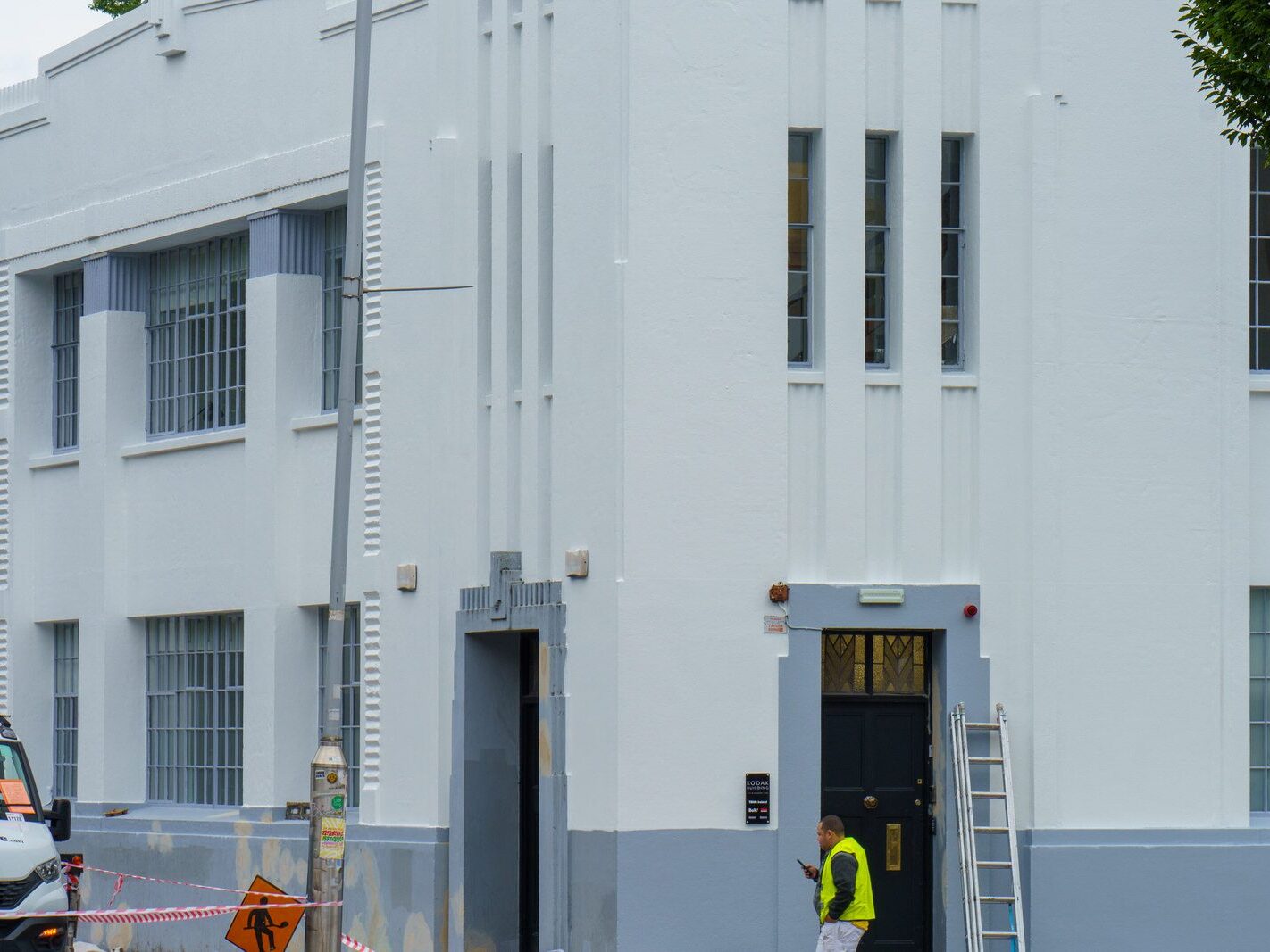 MEN AT WORK REPAINTING THE KODAK BUILDING [21 SEPTEMBER 2024]-240991-1