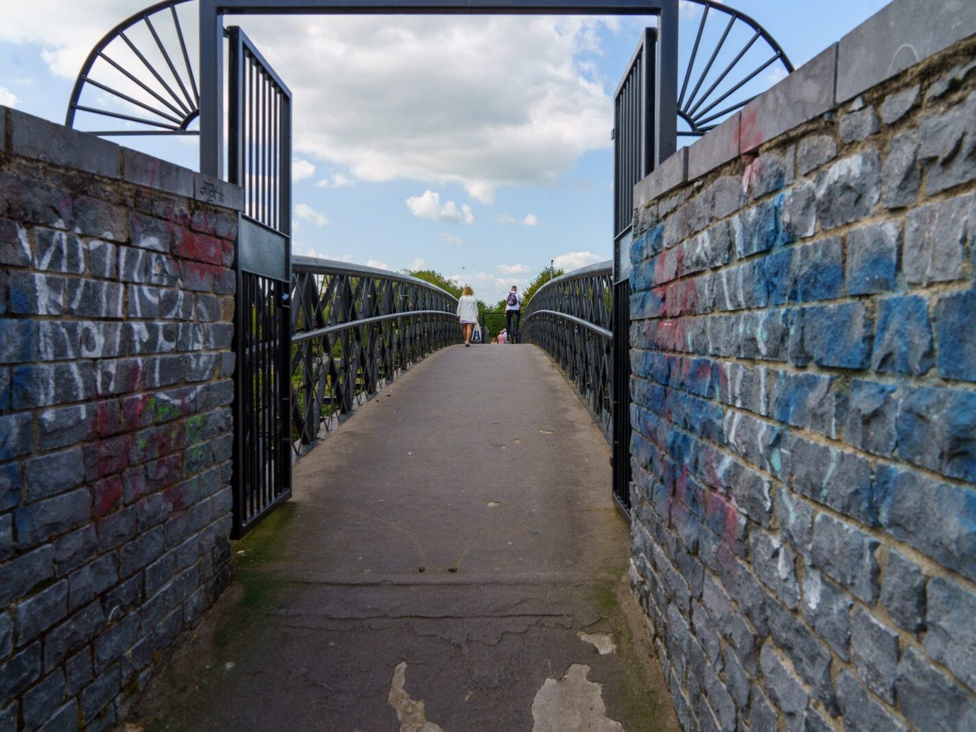 THE MILLENNIUM BRIDGE IN CARLOW [A MODERN LINK ACROSS THE BARROW]-239520-1