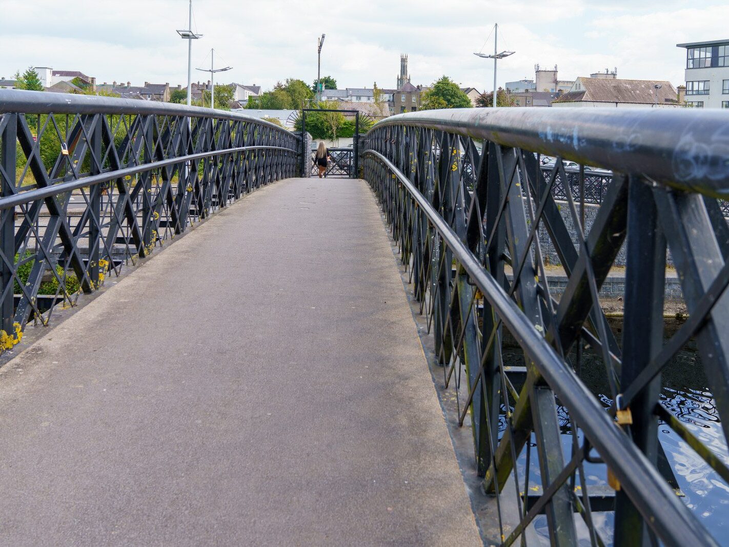 THE MILLENNIUM BRIDGE IN CARLOW [A MODERN LINK ACROSS THE BARROW]-239521-1