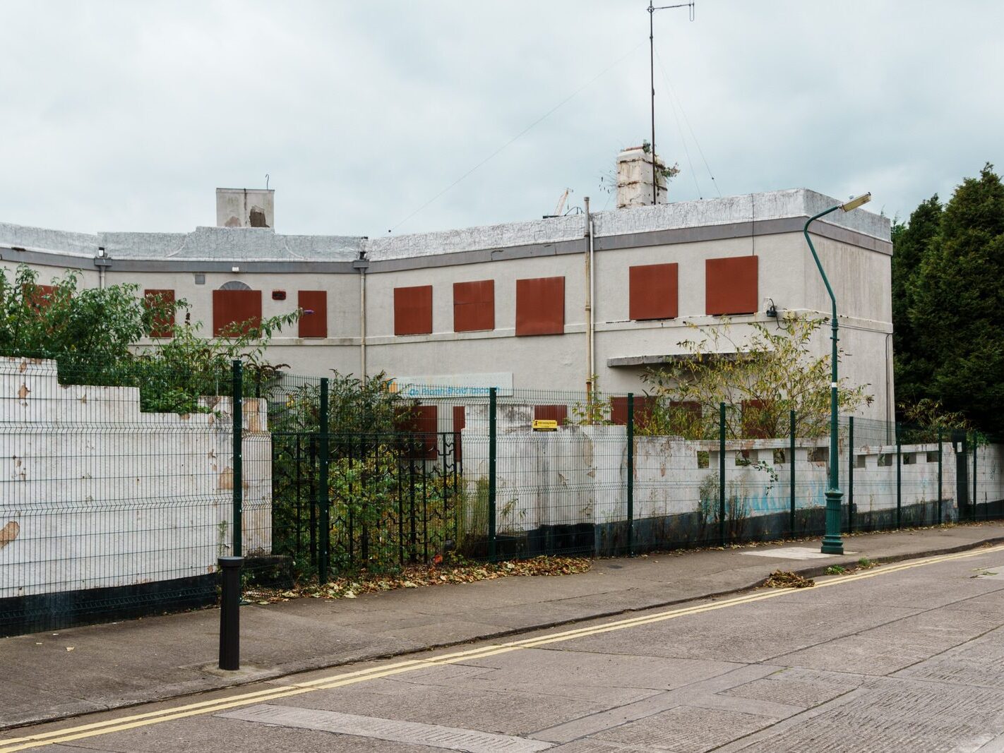 BALNAGOWAN HOUSE WAS ONCE AN ART DECO GEM [NOW IT IS A DERELICT RUIN]-242192-1