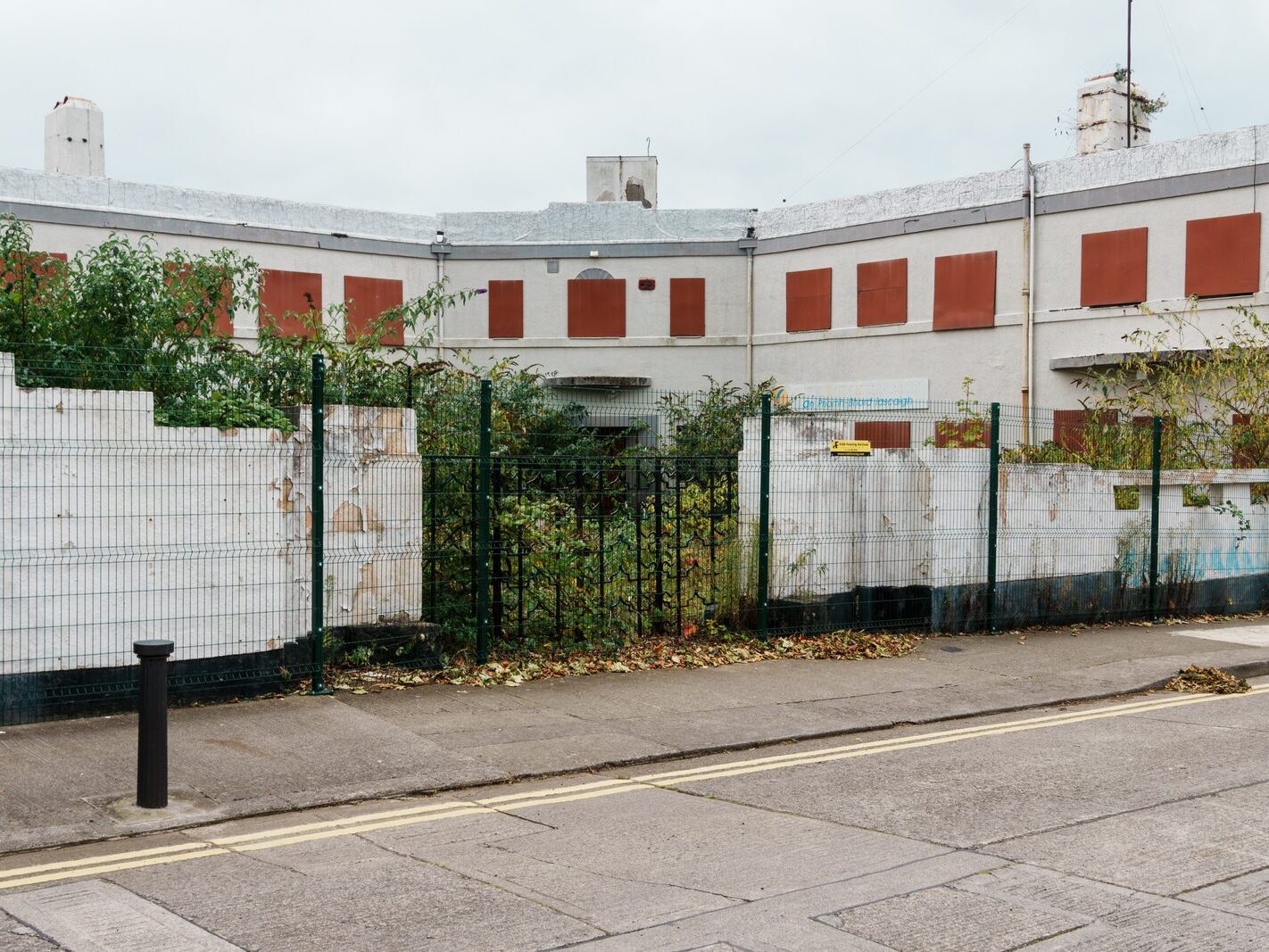 BALNAGOWAN HOUSE WAS ONCE AN ART DECO GEM [NOW IT IS A DERELICT RUIN]-242193-1