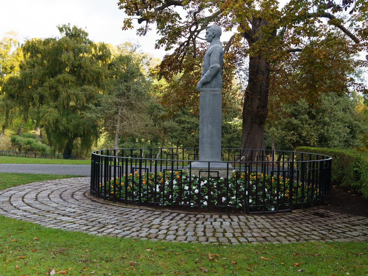 SEAN HEUSTON MEMORIAL STATUE [THE PEOPLES FLOWER GARDEN IN PHOENIX PARK]-243346-1