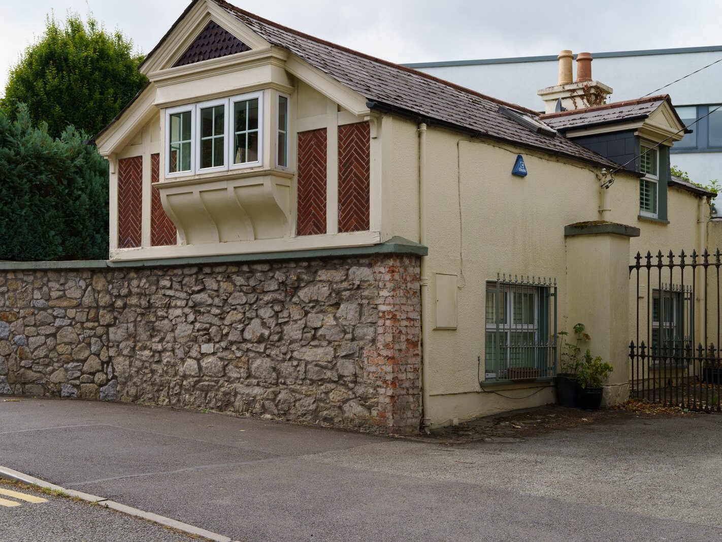 THE OLD DUBLIN ROAD STILLORGAN SECTION [IN THE 1960s I LIVED AT WOODLANDS DRIVE WHICH IS OFF THIS ROAD]-243594-1