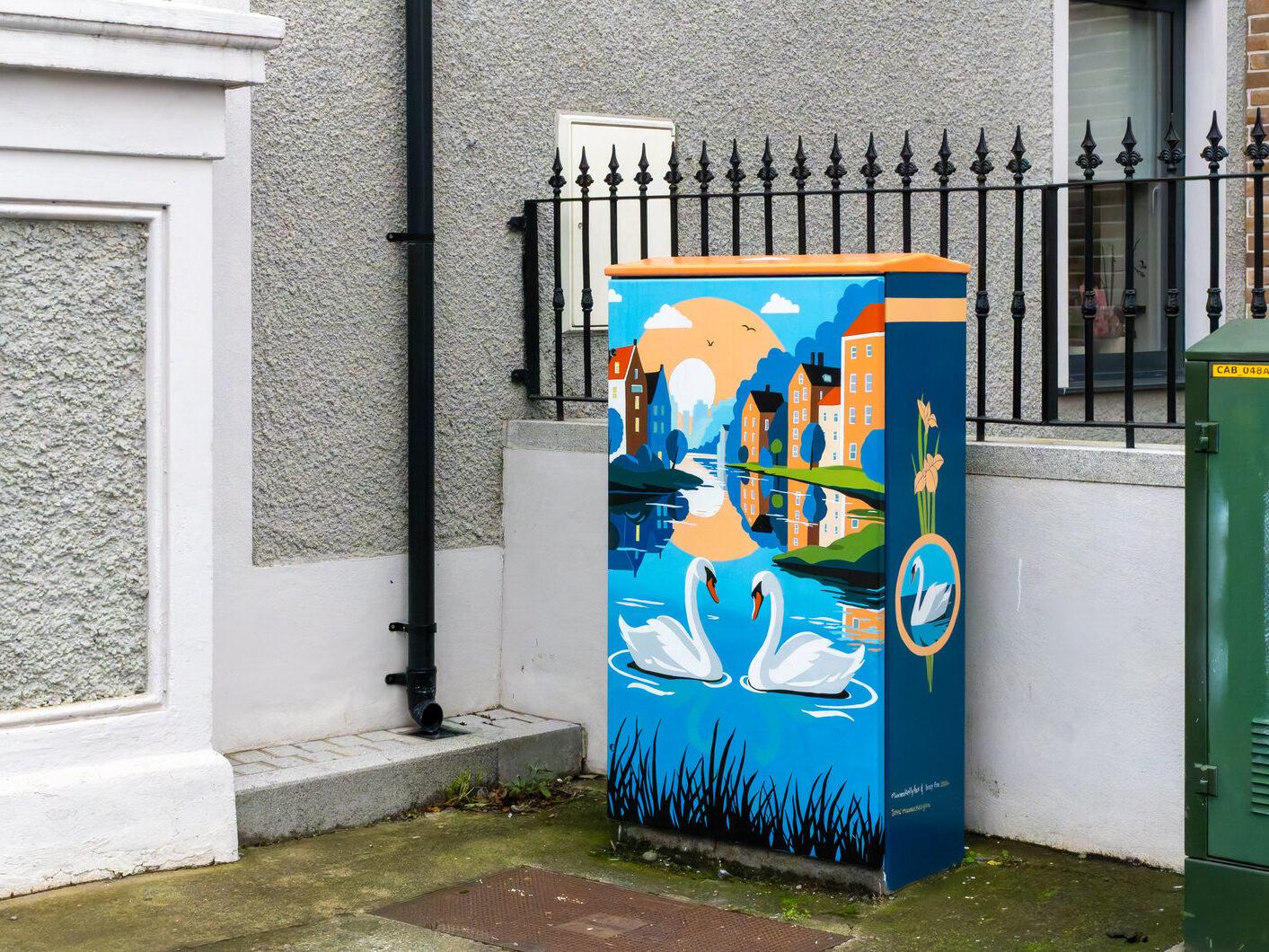 BY MAUREEN KELLY FOX AND HER DAUGHTER IZZY FOX [PAINT-A-BOX STREET ART IN CHAPELIZOD]-246608-1