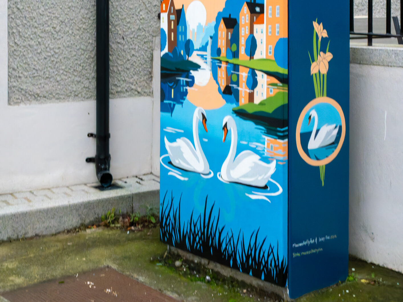 BY MAUREEN KELLY FOX AND HER DAUGHTER IZZY FOX [PAINT-A-BOX STREET ART IN CHAPELIZOD]-246611-1