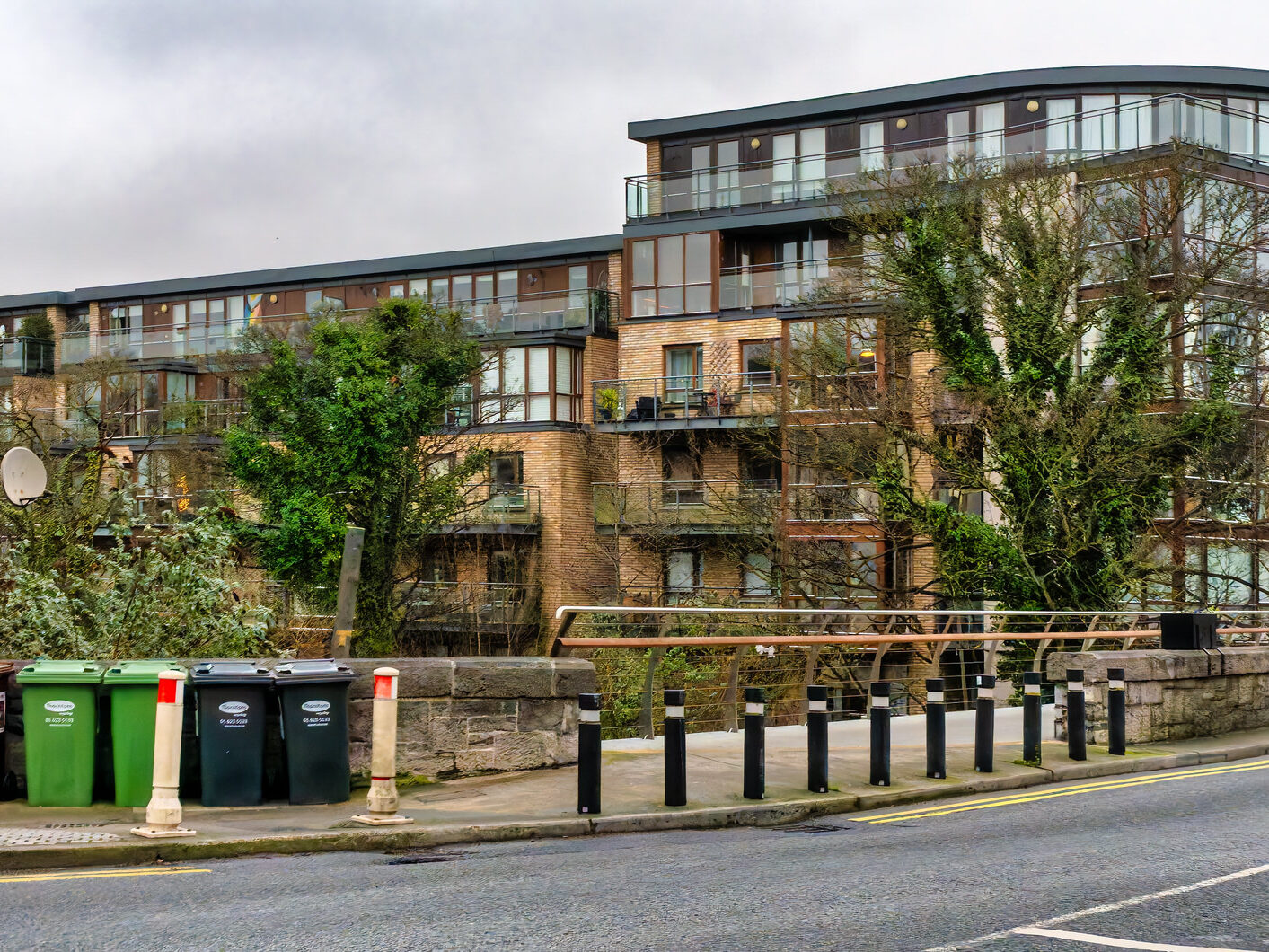 CHAPELIZOD VILLAGE [THERE IS AN EXCESSIVE NUMBER OF DERELICT BUILDINGS]-246615-1