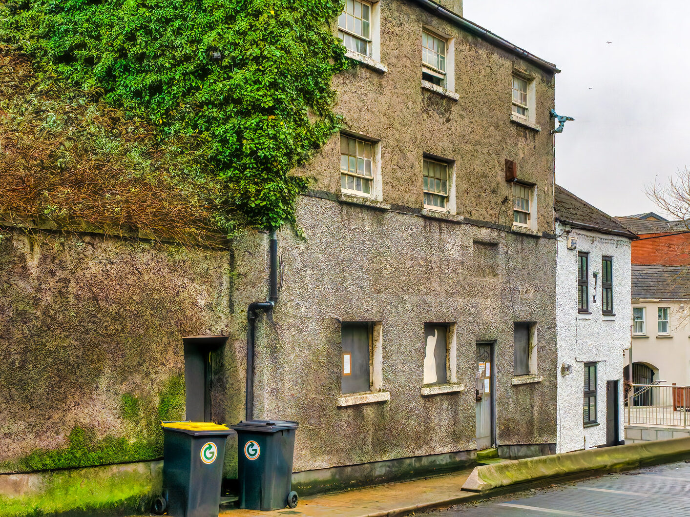 CHAPELIZOD VILLAGE [THERE IS AN EXCESSIVE NUMBER OF DERELICT BUILDINGS]-246632-1