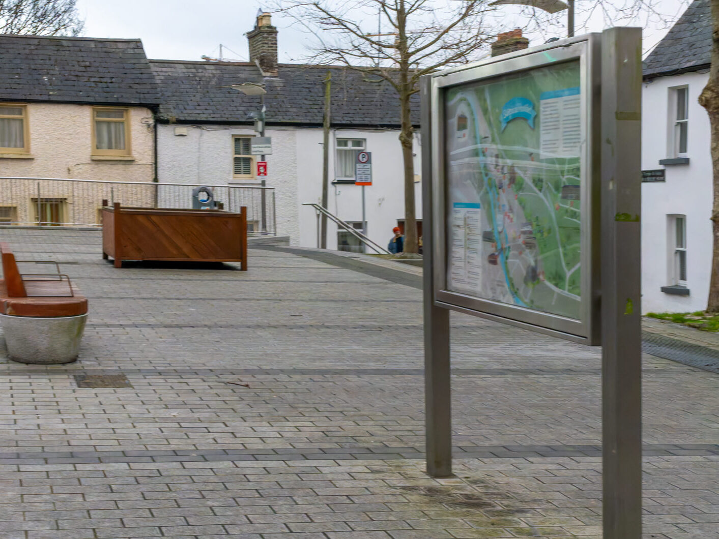 CHAPELIZOD VILLAGE [THERE IS AN EXCESSIVE NUMBER OF DERELICT BUILDINGS]-246637-1