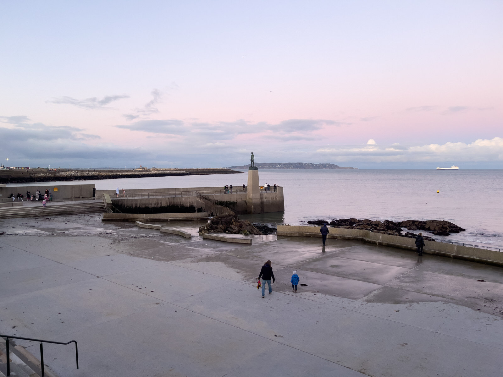 DUN LAOGHAIRE VICTORIAN BATHS PHOTOGRAPHED 1 JANUARY 2025 [PAST AND PRESENT]-246073-1