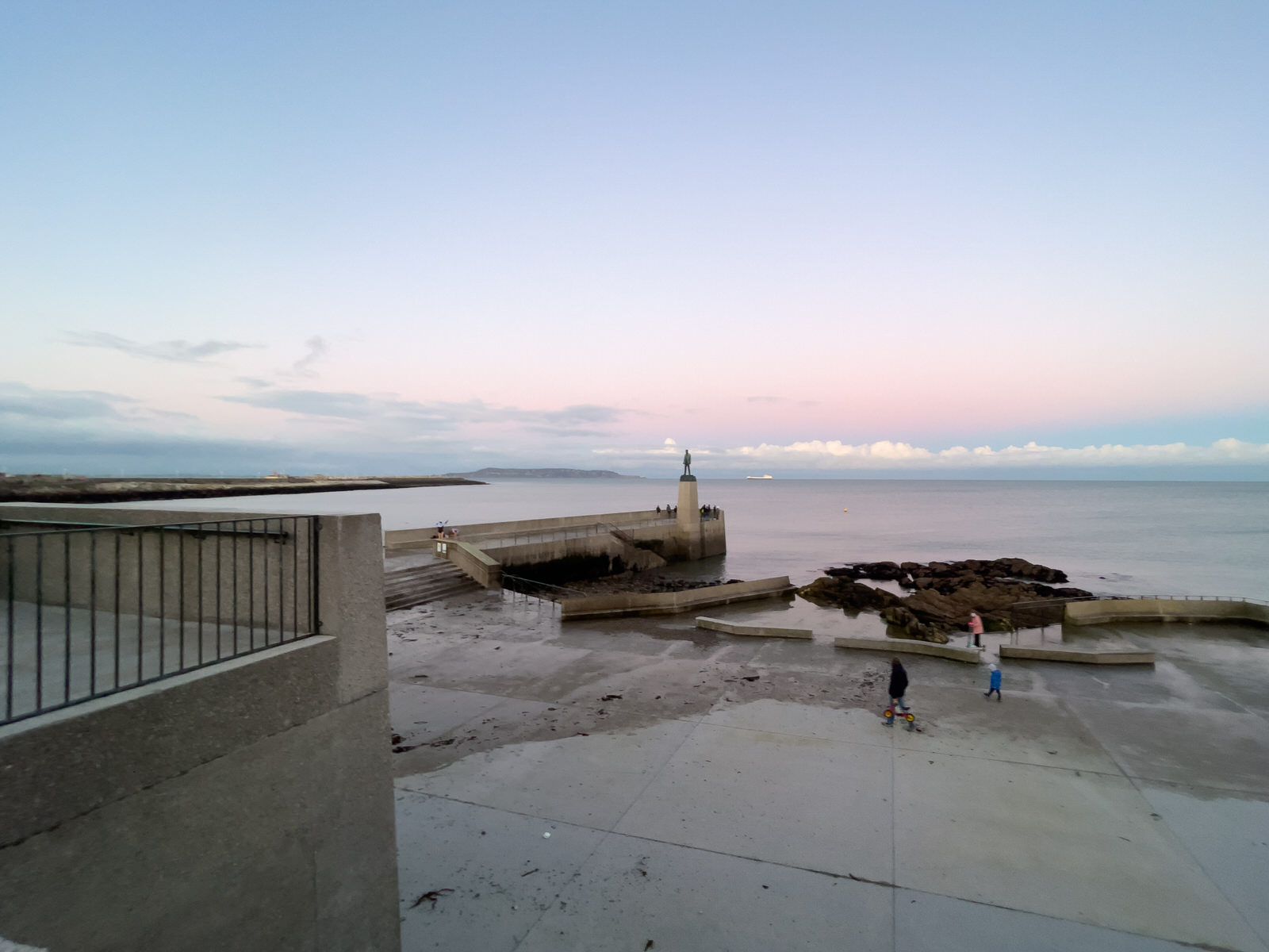 DUN LAOGHAIRE VICTORIAN BATHS PHOTOGRAPHED 1 JANUARY 2025 [PAST AND PRESENT]-246076-1