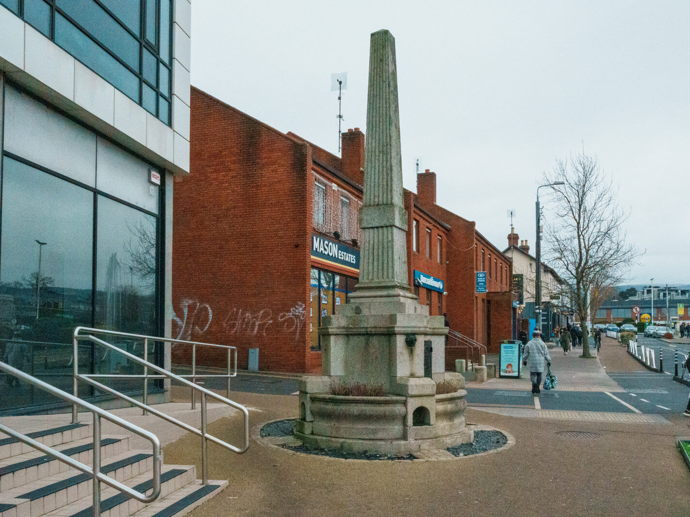 THE USHER MONUMENT IN DUNDRUM [ALSO KNOWN AS THE USHER MEMORIAL FOUNTAIN]-246140-1