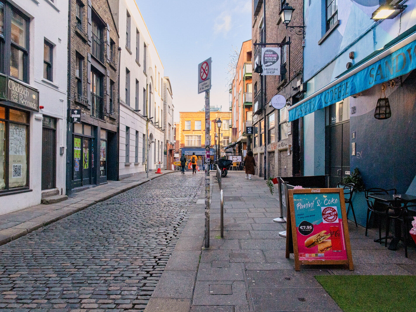 TEMPLE BAR [WHEN TO VISIT THE AREA AND WHEN TO AVOID IT]-247221-1