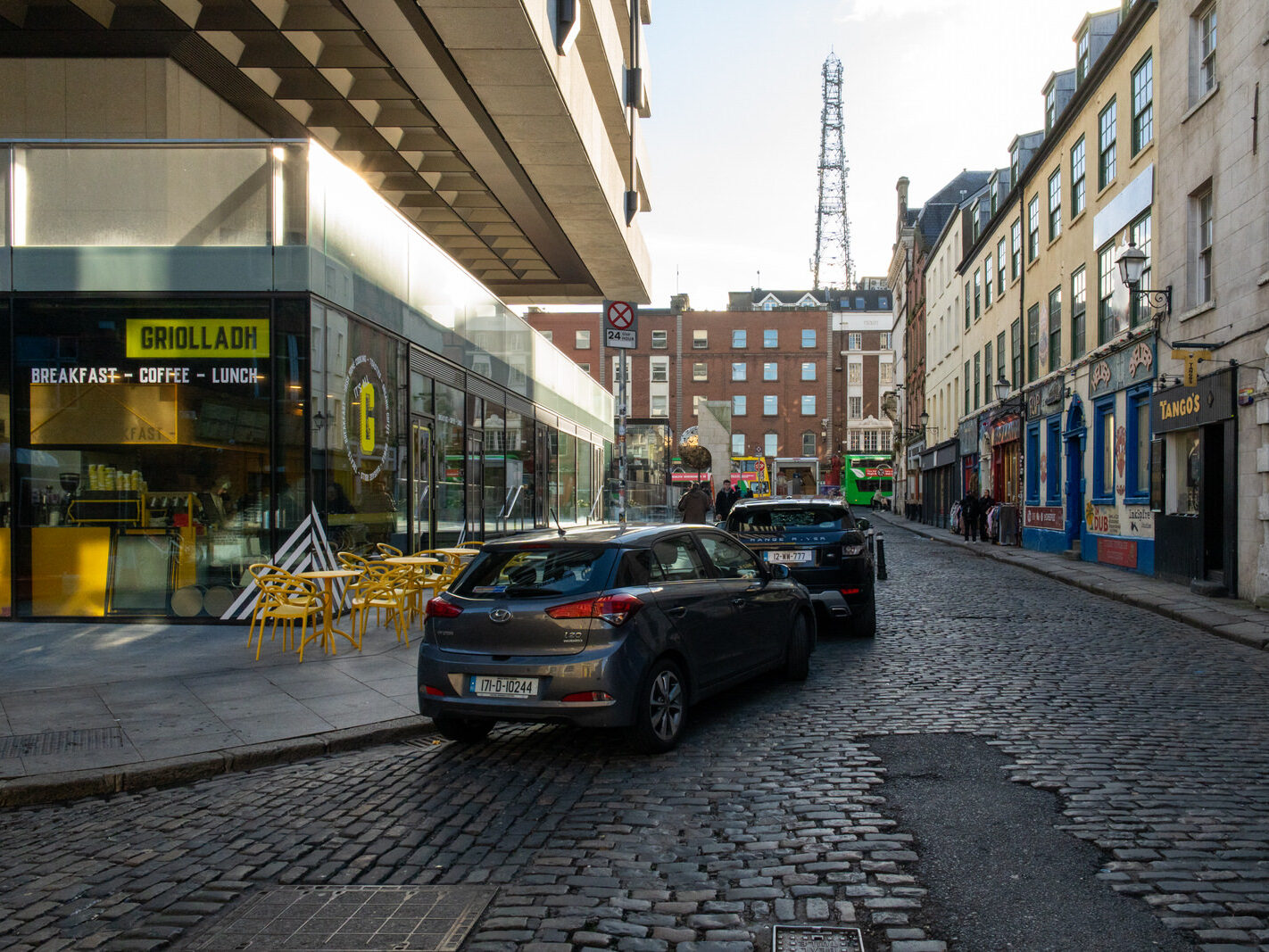 TEMPLE BAR [WHEN TO VISIT THE AREA AND WHEN TO AVOID IT]-247230-1