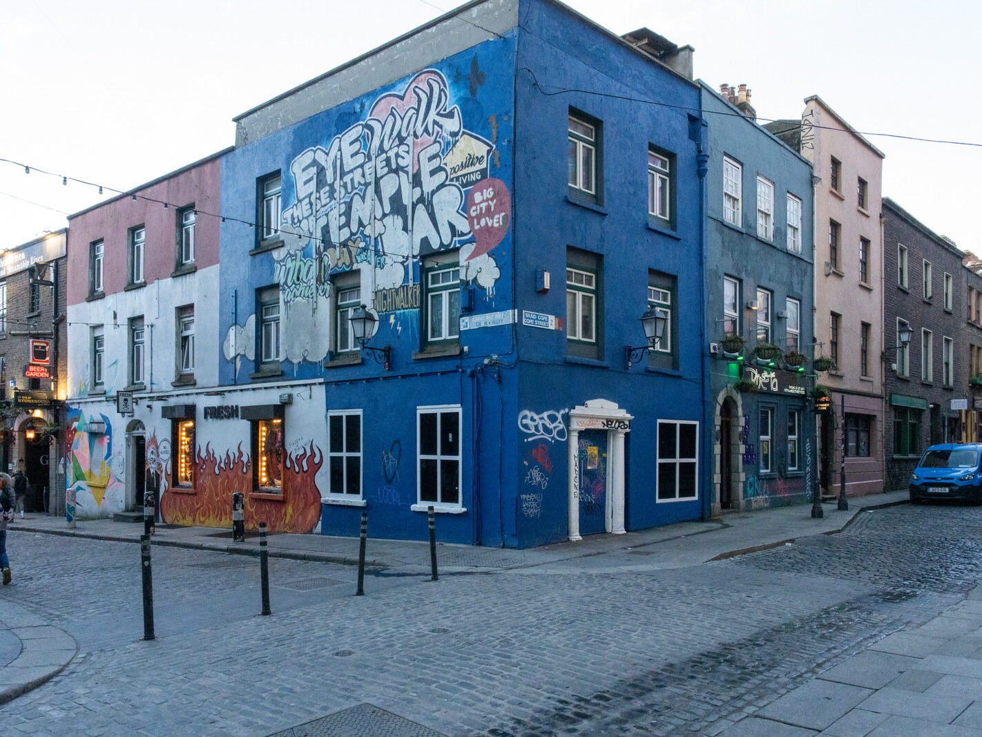 TEMPLE BAR [WHEN TO VISIT THE AREA AND WHEN TO AVOID IT]-247235-1