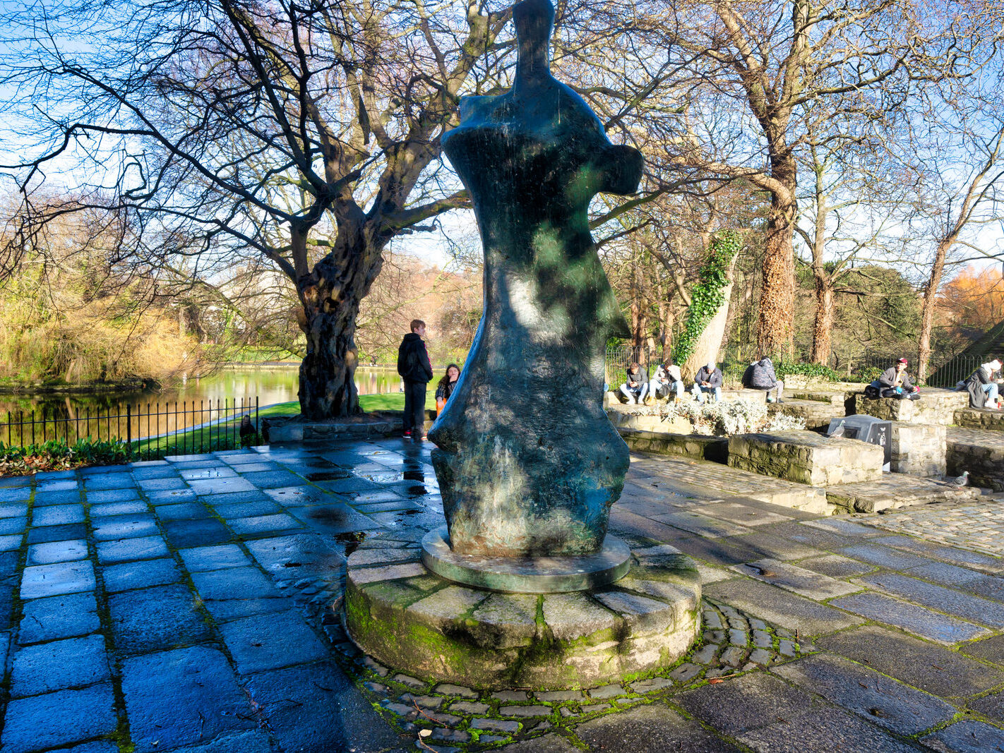 THE KNIFE EDGE SCULPTURE MEMORIAL TO W.B. YEATS BY HENRY MOORE [ST STEPHEN'S GREEN]-247735-1