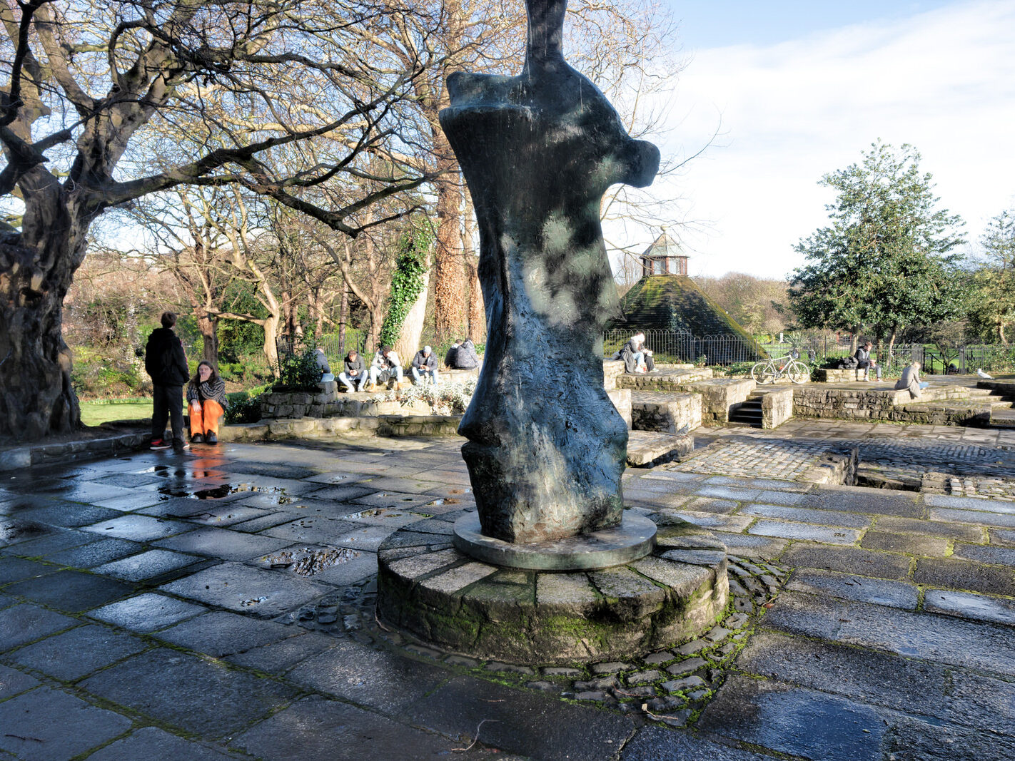 THE KNIFE EDGE SCULPTURE MEMORIAL TO W.B. YEATS BY HENRY MOORE [ST STEPHEN'S GREEN]-247736-1