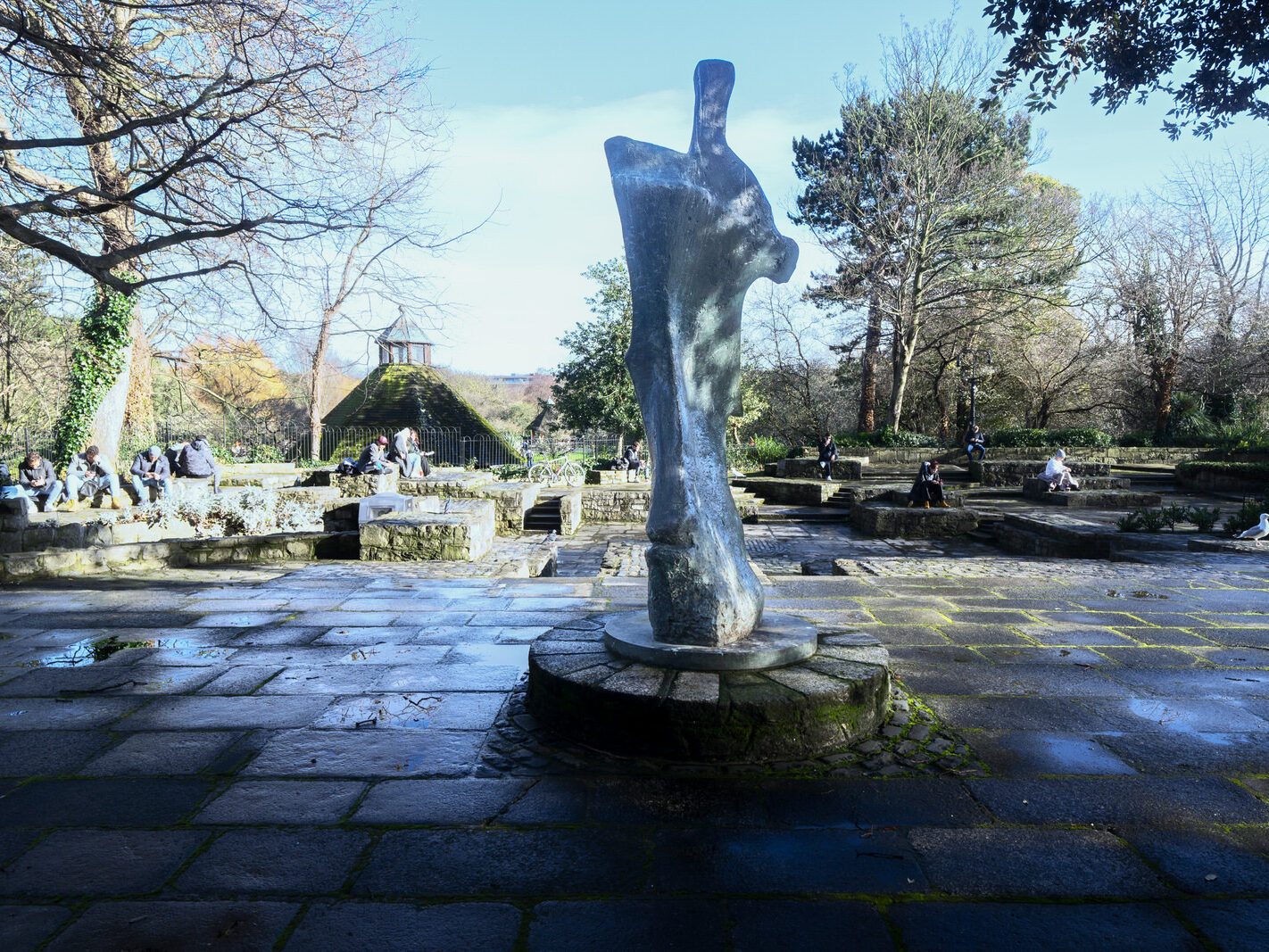 THE KNIFE EDGE SCULPTURE MEMORIAL TO W.B. YEATS BY HENRY MOORE [ST STEPHEN'S GREEN]-247737-1