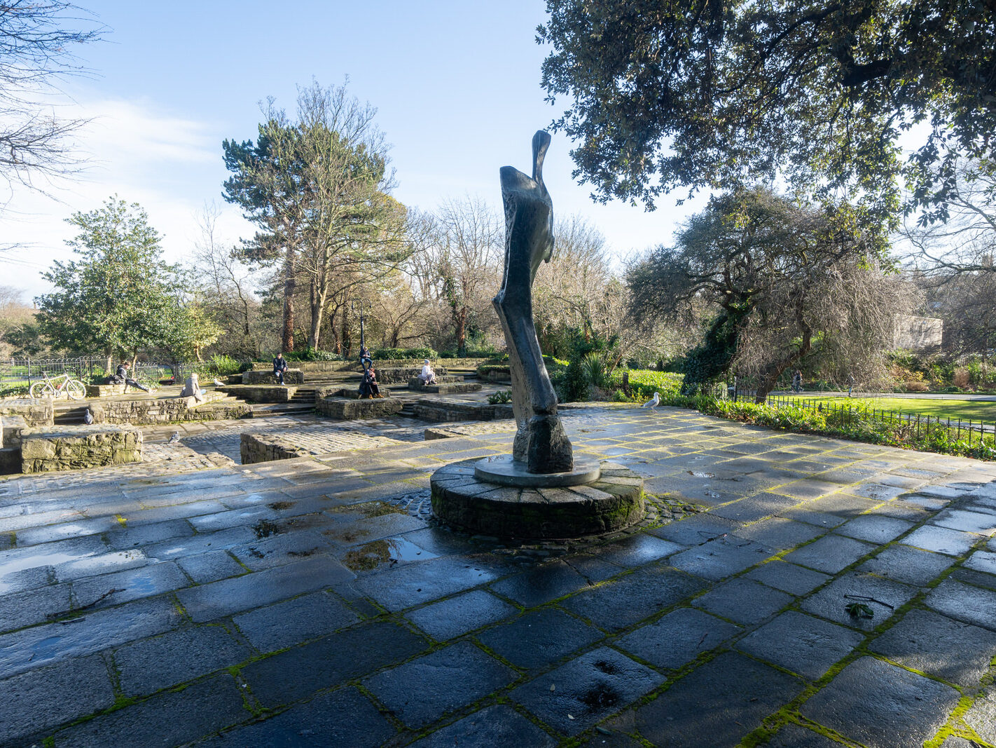 THE KNIFE EDGE SCULPTURE MEMORIAL TO W.B. YEATS BY HENRY MOORE [ST STEPHEN'S GREEN]-247738-1