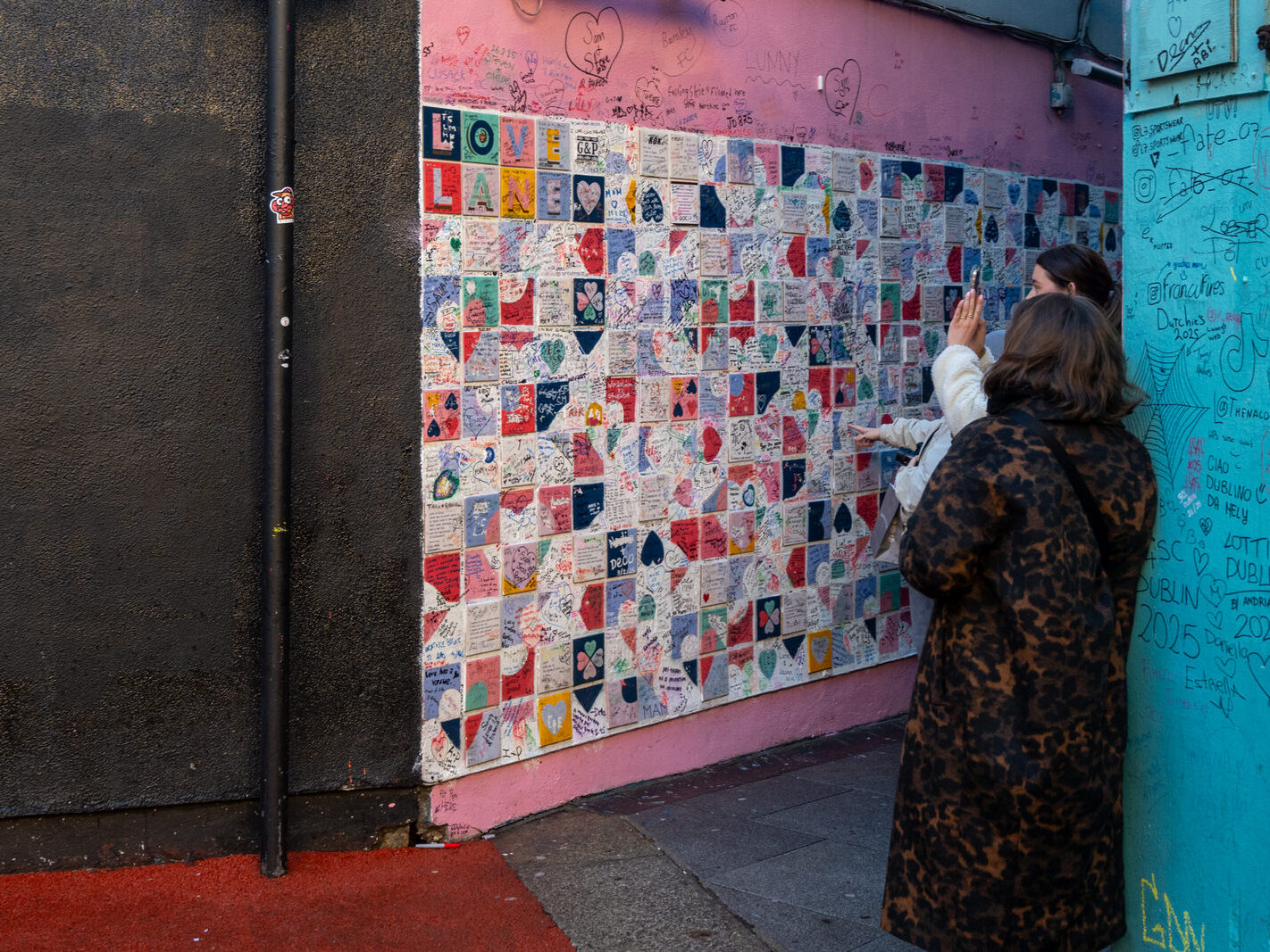 TODAY I VISITED CRAMPTON COURT [AND NOTICED THAT THE PAINTED TILES ARE DISAPPEARING]-247730-1