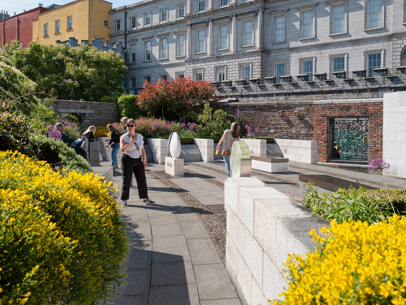THE GARDA MEMORIAL GARDEN [LOCATED WITHIN THE DUBHLINN GARDENS AT DUBLIN CASTLE]-251243-1