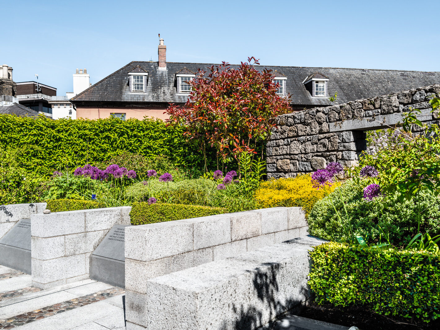 THE GARDA MEMORIAL GARDEN [LOCATED WITHIN THE DUBHLINN GARDENS AT DUBLIN CASTLE]-251247-1