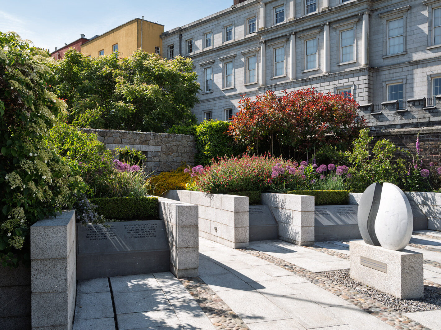THE GARDA MEMORIAL GARDEN [LOCATED WITHIN THE DUBHLINN GARDENS AT DUBLIN CASTLE]-251250-1