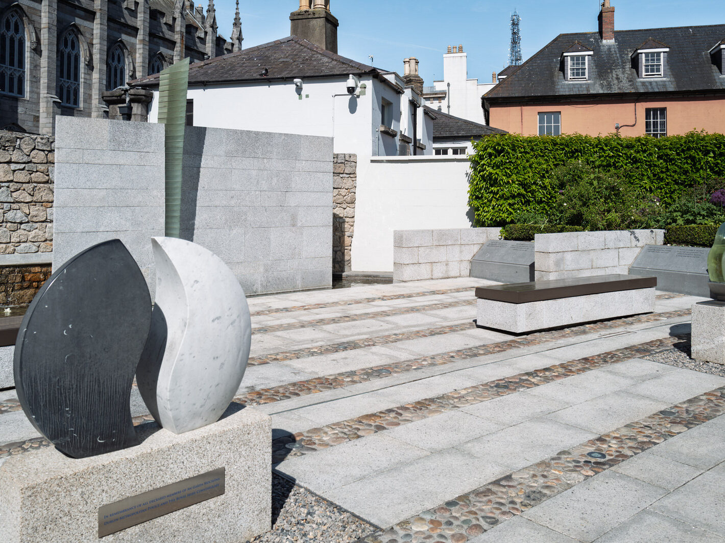 THE GARDA MEMORIAL GARDEN [LOCATED WITHIN THE DUBHLINN GARDENS AT DUBLIN CASTLE]-251252-1