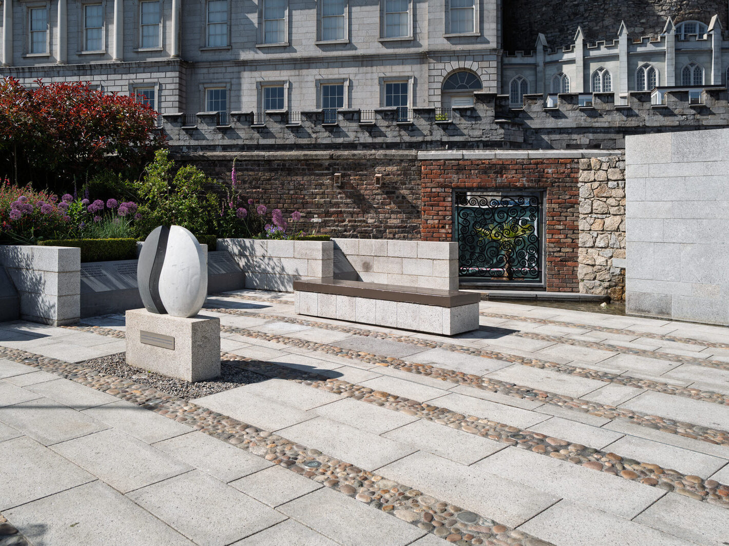 THE GARDA MEMORIAL GARDEN [LOCATED WITHIN THE DUBHLINN GARDENS AT DUBLIN CASTLE]-251260-1