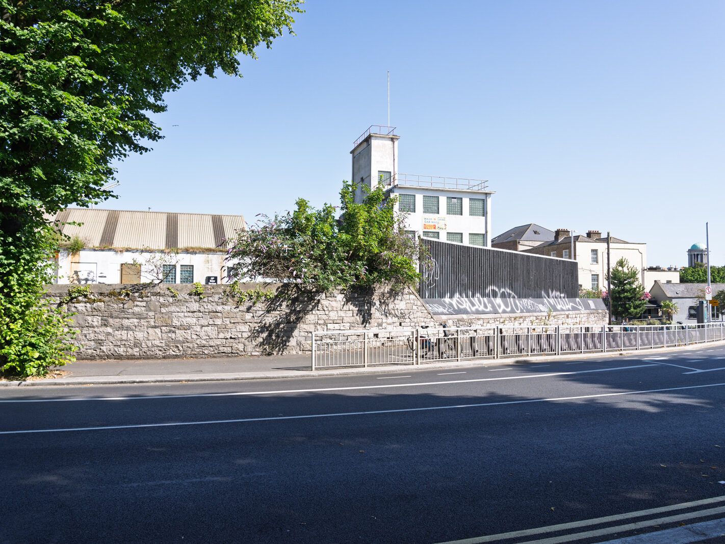 THE HENDRONS BUILDING IS STILL UNOCCUPIED IF NOT DERELICT [UPPER DOMINICK STREET 12 JULY 2025]-254020-1