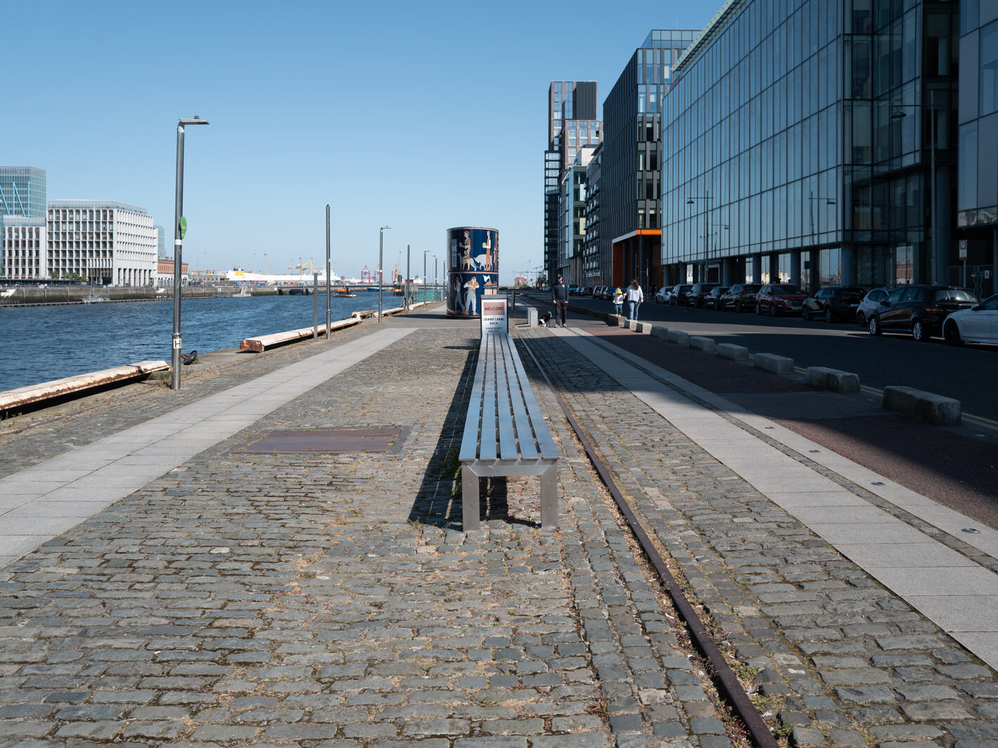AN OLD DUBLINER WOULD UNDERSTAND THIS ART INSTALLATION BY JOHN KINDNESS [LOCATED ON SIR JOHN ROGERSON'S QUAY]-250983-1