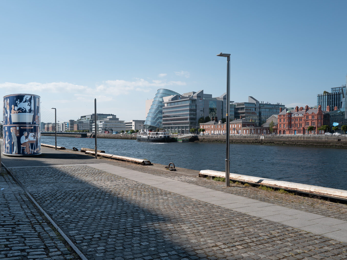 AN OLD DUBLINER WOULD UNDERSTAND THIS ART INSTALLATION BY JOHN KINDNESS [LOCATED ON SIR JOHN ROGERSON'S QUAY]-250992-1
