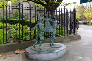 FROM DAME STREET TO CHRIST CHURCH CATHEDRAL [VIA LORD EDWARD STREET]-249755-1