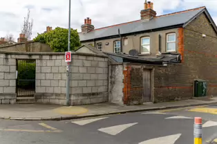 THE TENTERS AND-OR THE BLACKPITTS AREAS OF DUBLIN [I FIND IT DIFFICULT TO DECIDE]-249844-1