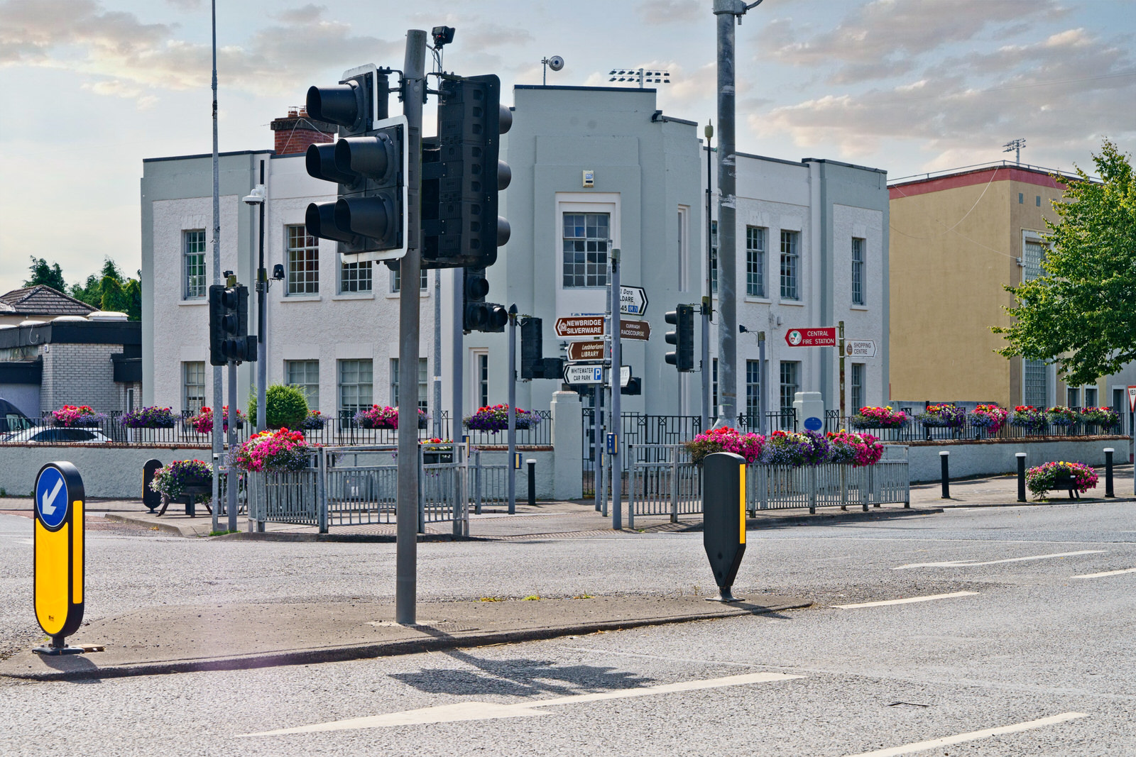 PUBLIC LIBRARY