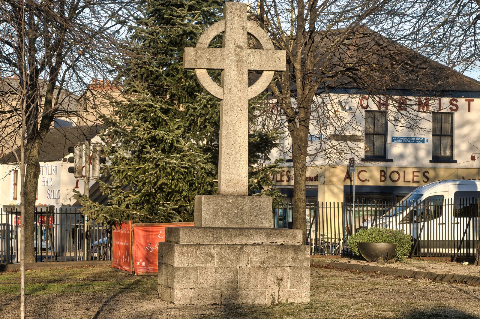LARGE HIGH CROSS AND SMALL PARK 