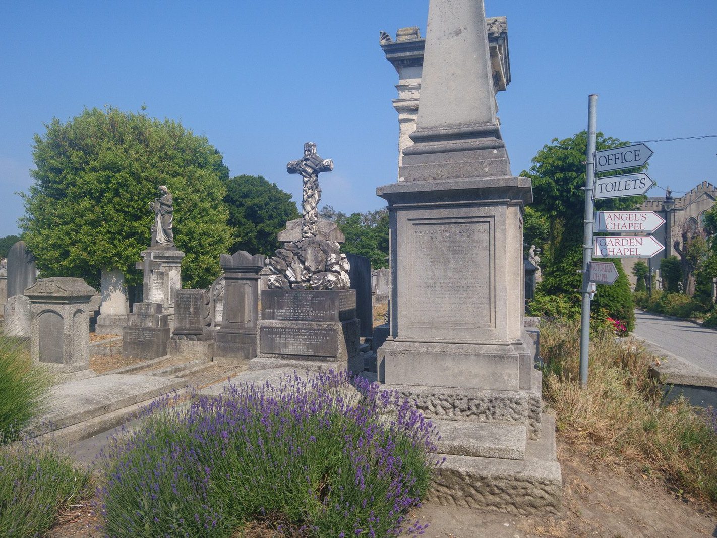 A QUICK OVERVIEW OF AN OLD VICTORIAN CEMETERY [MOUNT JEROME IN HAROLD'S CROSS] 035