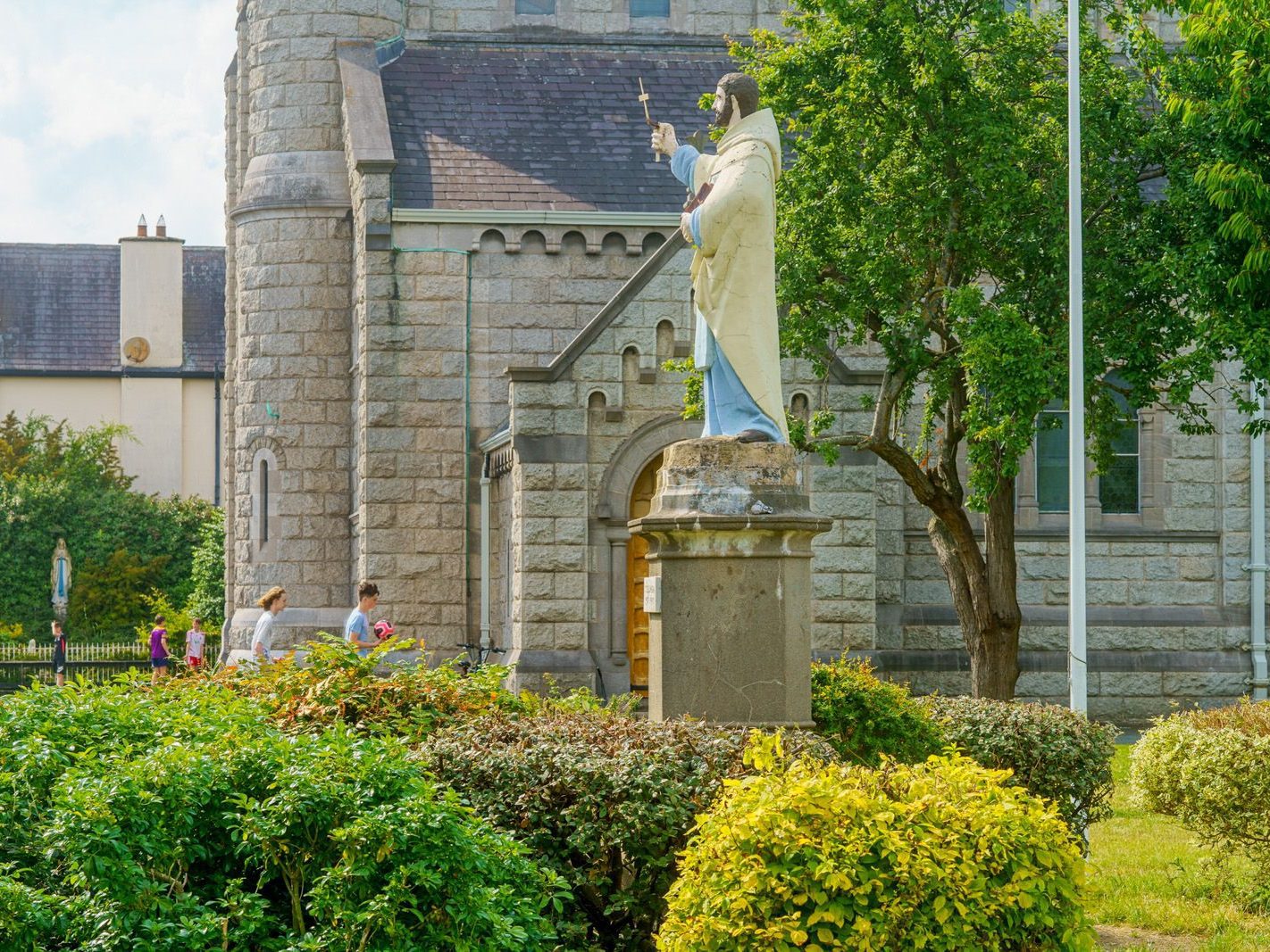 STATUE OF SAINT COLUMBA [ST COLUMBA'S CHURCH ON IONA ROAD IN DUBLIN] 001