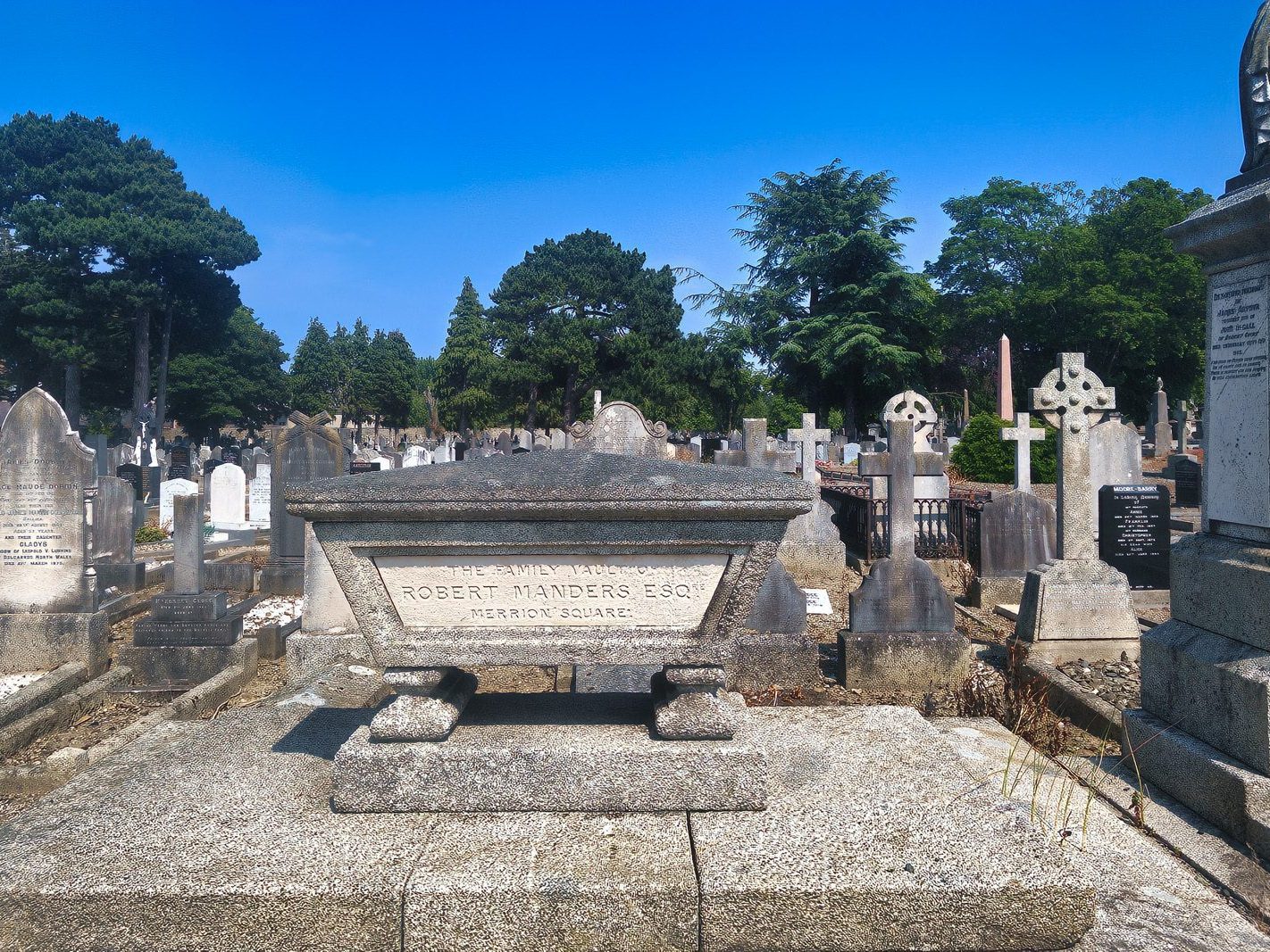 THE FAMILY VAULT OF ROBERT MANDERS [MOUNT JEROME CEMETERY]