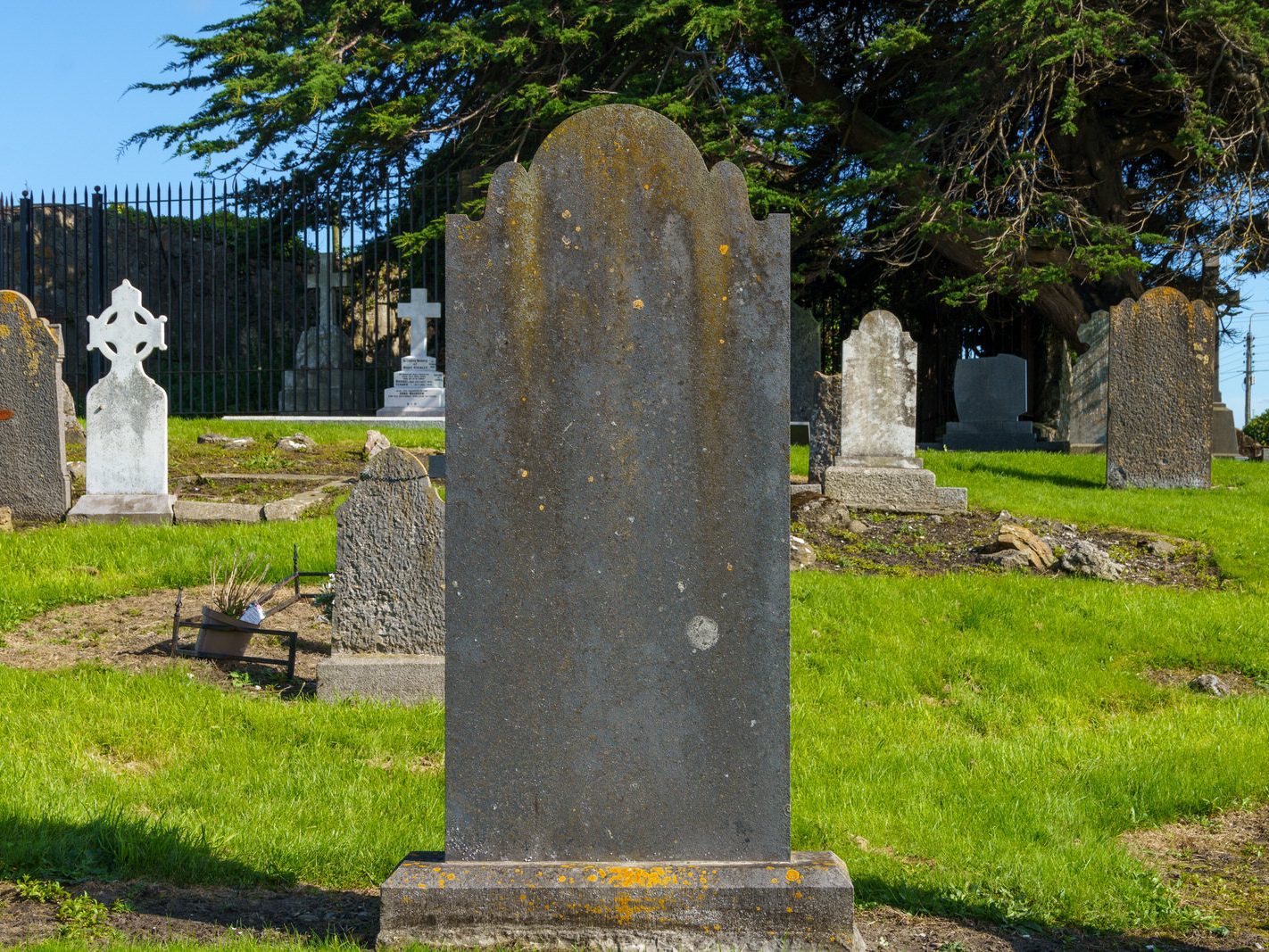 TODAY I MANAGED TO VISIT KILBARRACK CEMETERY [AFTER A NUMBER OF FAILED ATTEMPTS OVER A PERIOD OF TEN YEARS] 004