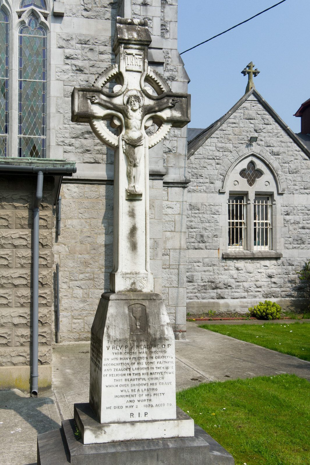 FR MEADTHE MEMORIAL CROSS AT THE DOMINICAN CHURCH IN DROGHEDA [PHOTOGRAPHED 18 APRIL 2011 BEFORE THE CHURCH BECAME INACTIVE]