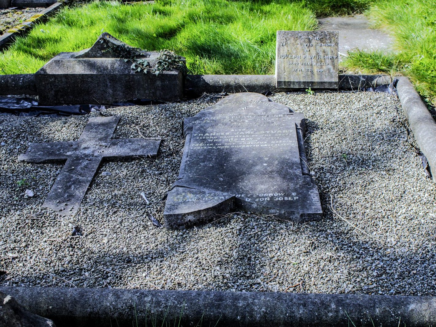 SOME OLD IMAGES OF ST PETERS CHURCHYARD IN DROGHEDA [PHOTOGRAPHED 20212]-224207-1