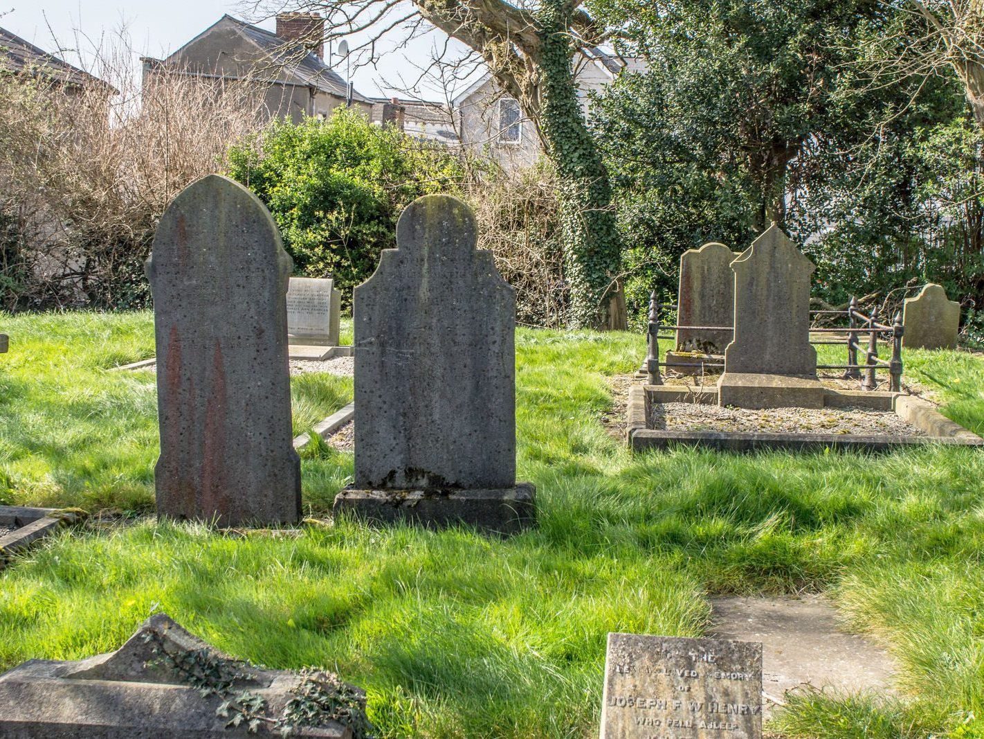 SOME OLD IMAGES OF ST PETERS CHURCHYARD IN DROGHEDA [PHOTOGRAPHED 20212]-224208-1