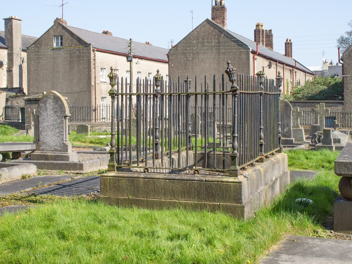 SOME OLD IMAGES OF ST PETERS CHURCHYARD IN DROGHEDA [PHOTOGRAPHED 20212]-224214-1