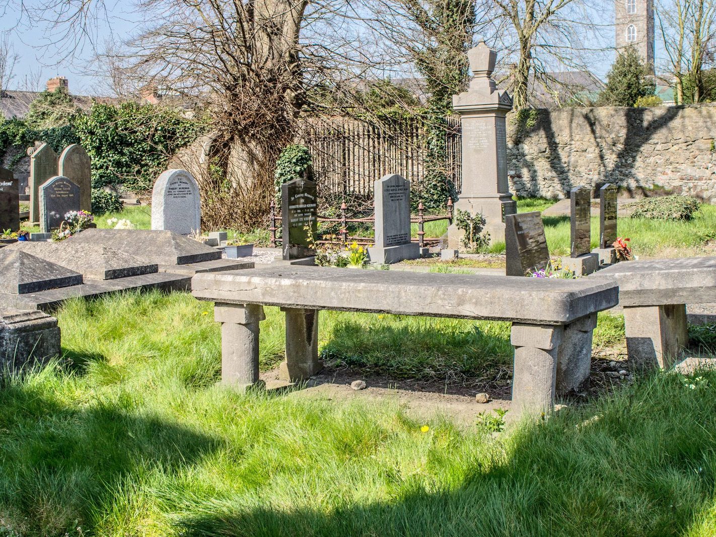SOME OLD IMAGES OF ST PETERS CHURCHYARD IN DROGHEDA [PHOTOGRAPHED 20212]-224215-1