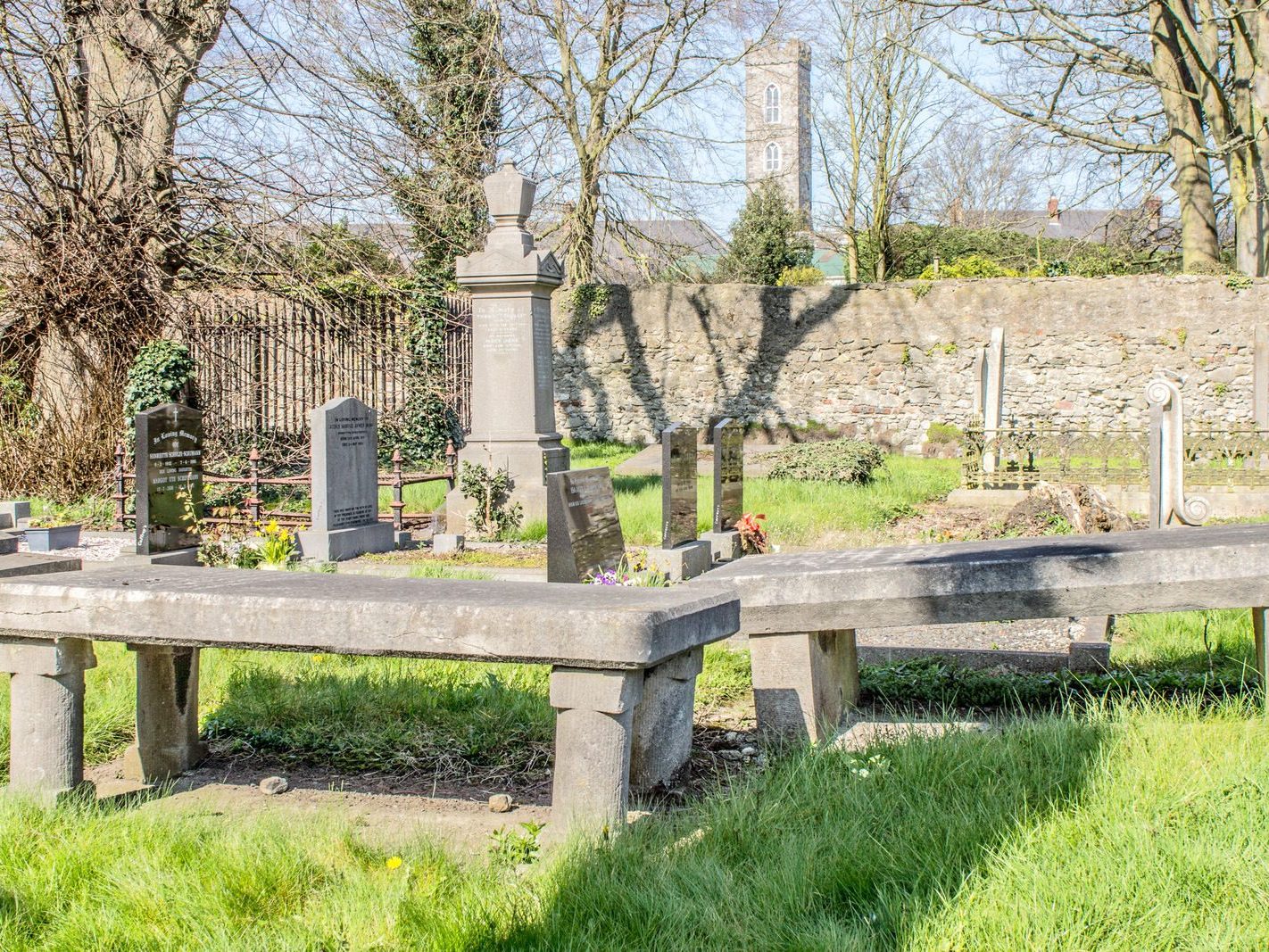 SOME OLD IMAGES OF ST PETERS CHURCHYARD IN DROGHEDA [PHOTOGRAPHED 20212]-224216-1