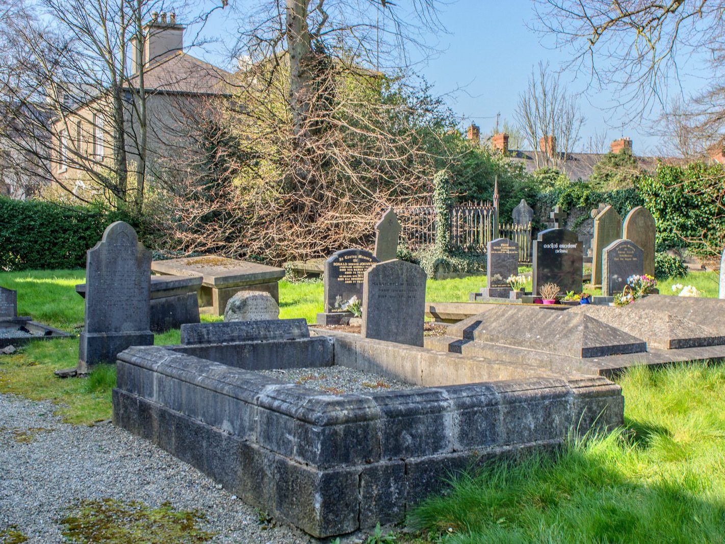 SOME OLD IMAGES OF ST PETERS CHURCHYARD IN DROGHEDA [PHOTOGRAPHED 20212]-224217-1